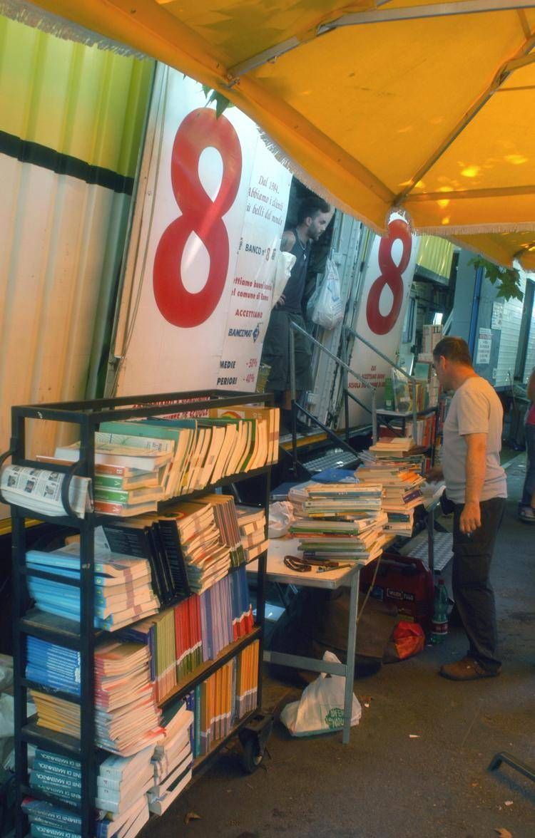 Scuola, assalto ai mercatini dell'usato per combattere il caro libri: risparmi anche del 50%