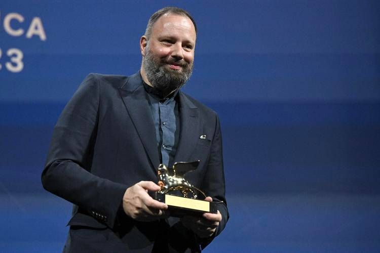 A 'Poor Things' del regista greco Yorgos Lanthimos il Leono d'Oro della Mostra del Cinema di Venezia - Afp