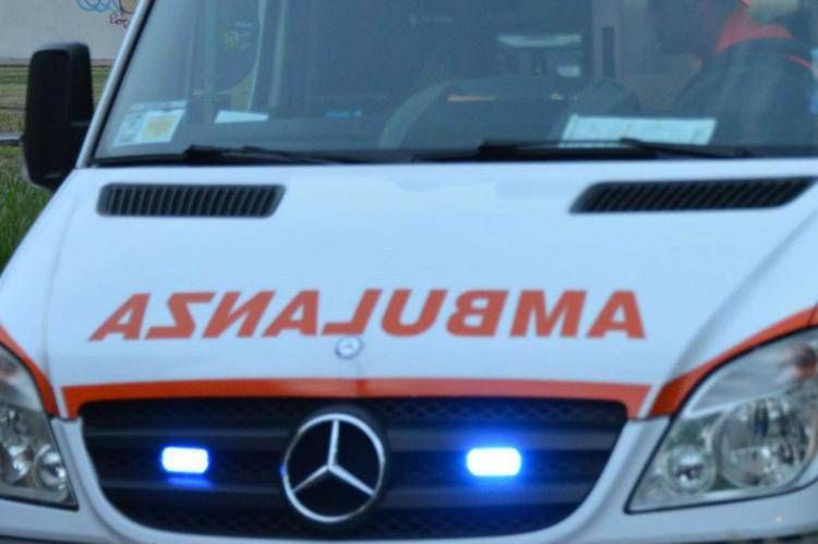 Incidente mortale sulla strada a Giugliano in Campania, morta una 15enne - Fotogramma