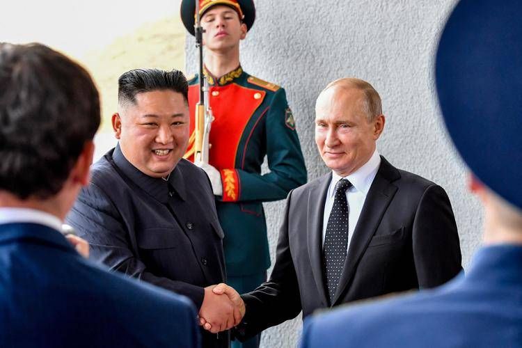 Kim Jong-un e Vladimir Putin in un precedente incontro (Afp)