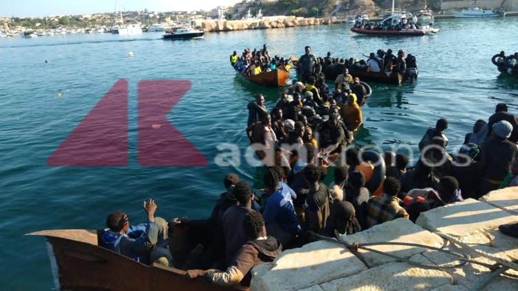 Migranti, barchini in fila in porto Lampedusa: oltre 2mila arrivi in poche ore – Video