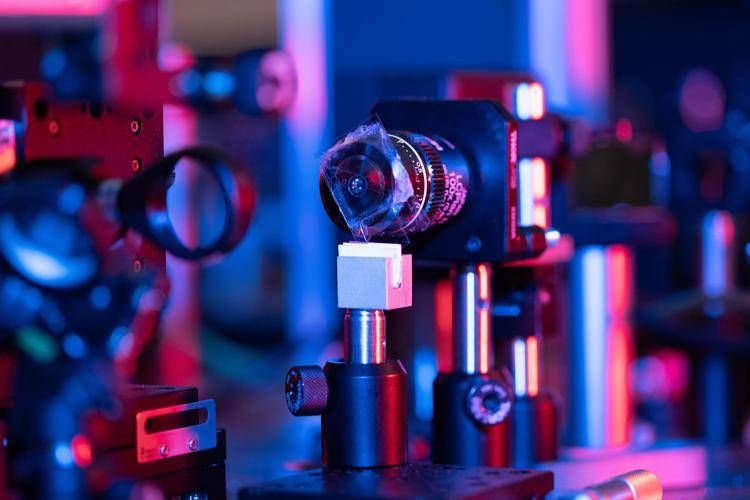 Un microscopio laser