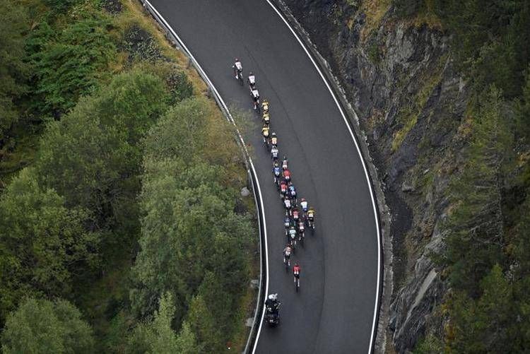 Un momento della Vuelta di Spagna 2023 - (Afp)