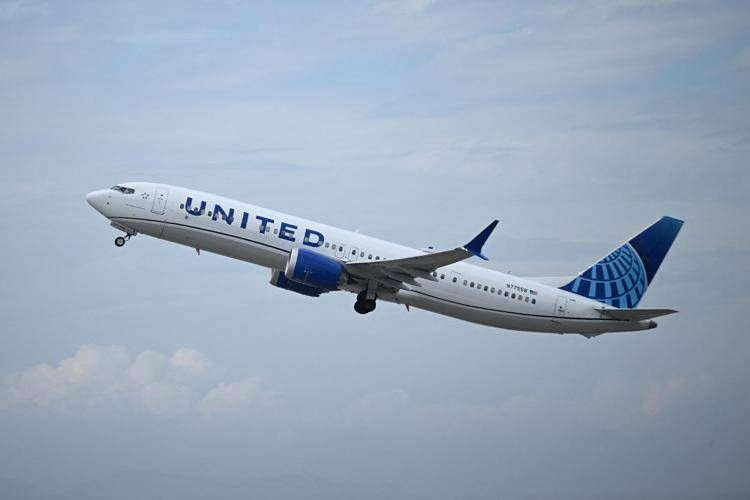 Paura su volo Usa-Roma: “Aereo giù per 8mila metri”