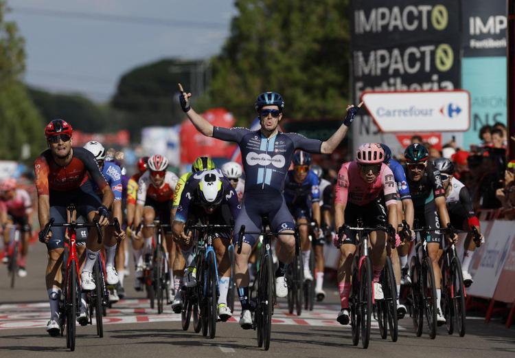 Vuelta Spagna, doppietta azzurra in 19esima tappa: Dainese batte Ganna e Kuss resta in rosso