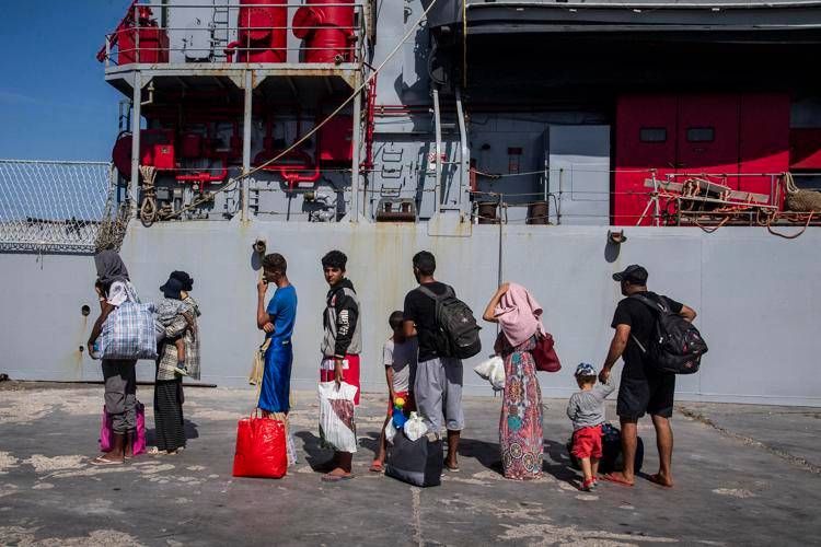 Migranti sbarcano a Lampedusa - Afp