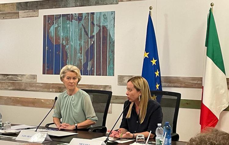 Ursula von der Leyen e Giorgia Meloni in conferenza stampa a Lampedusa - Adnkronos