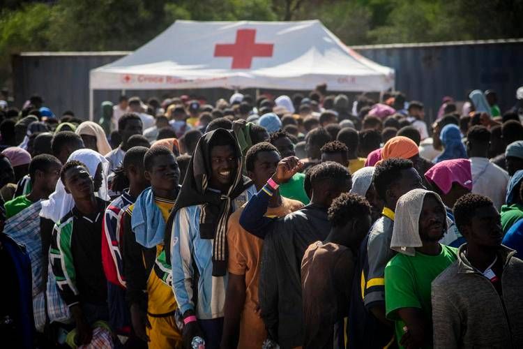 Migranti, sostegno Ue all’Italia: ecco i dieci punti del Piano di von der Leyen
