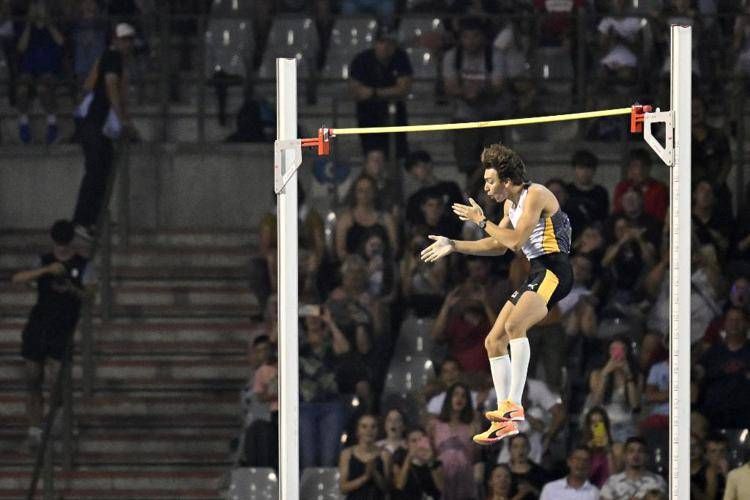 Salto con l’asta, Duplantis record a 6,23