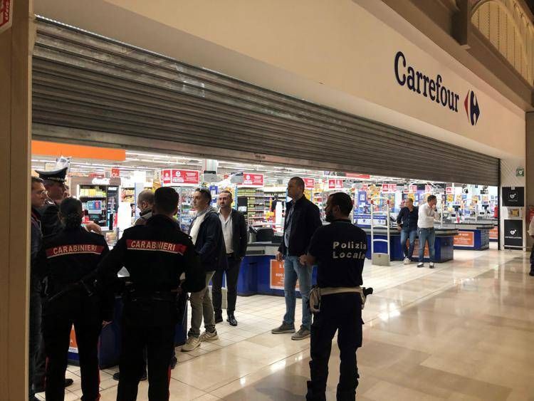 Carrefour di Assago dove è avvenuto il fatto