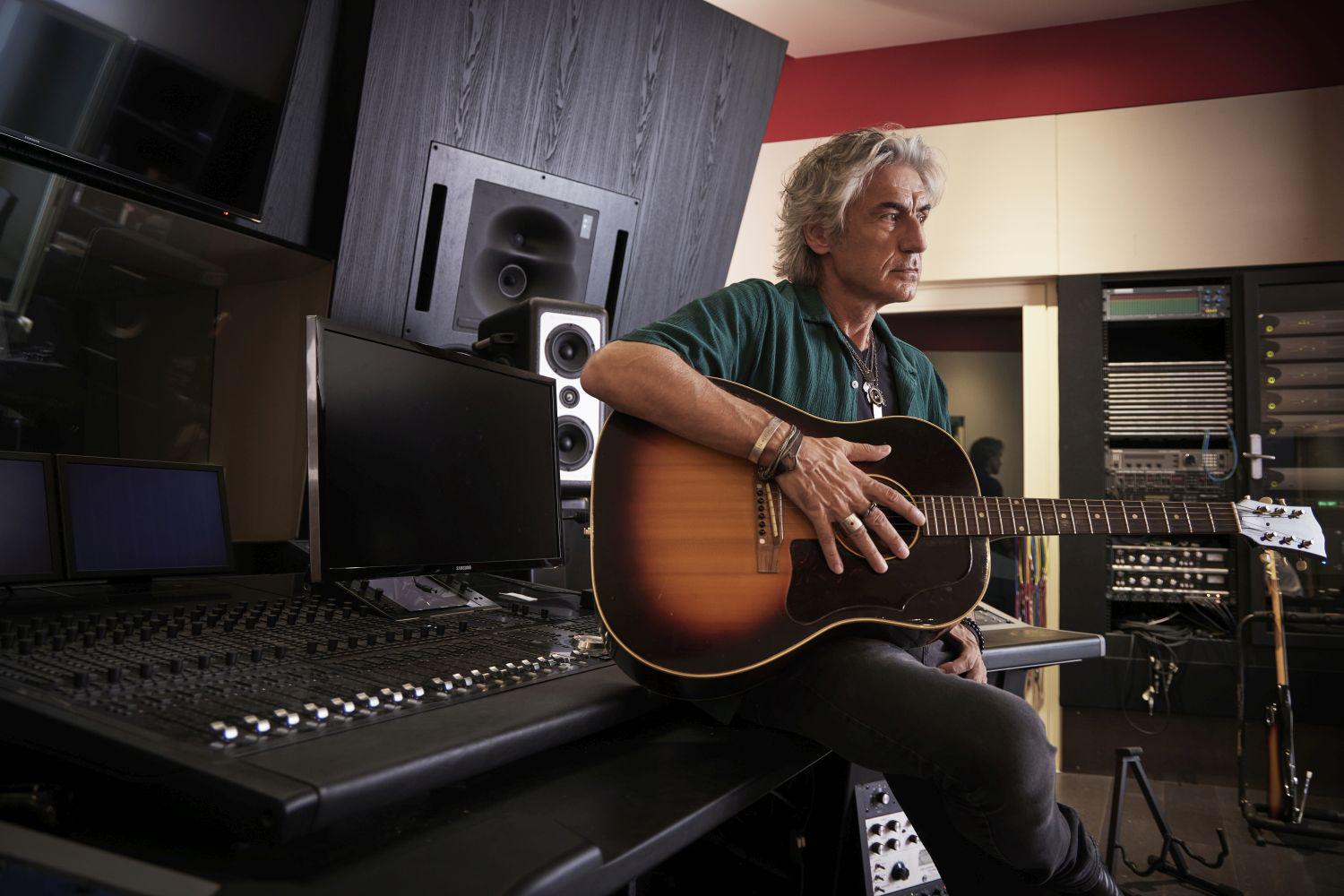 Esce Il Nuovo Album Di Ligabue Dedicato A Noi 