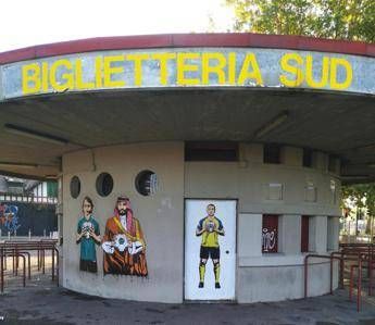 At San Siro mural against Mancini, bloody ball with bin Salman