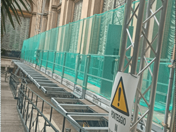 Work begins in the courtyard of honor at the Chamber, off limits until February