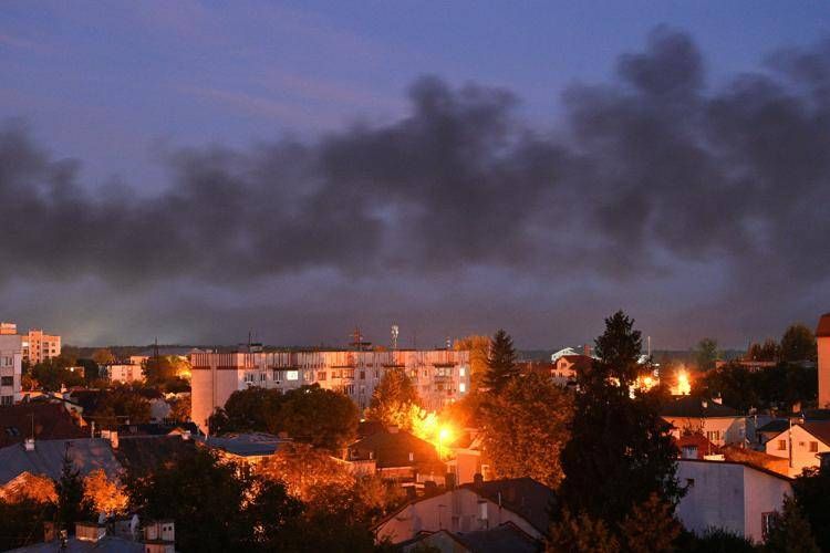Attacco ad una città ucraina - (Afp)