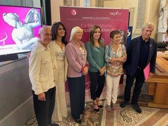 Tumori, i capolavori italiani ‘indossano’ la prevenzione, Colosseo in rosa