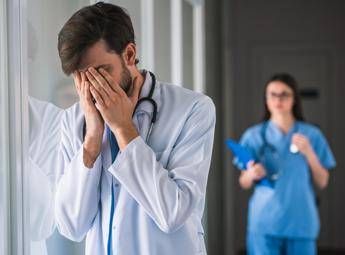 Medici esausti, per oltre 8 su 10 sempre più difficile lavorare nel Ssn