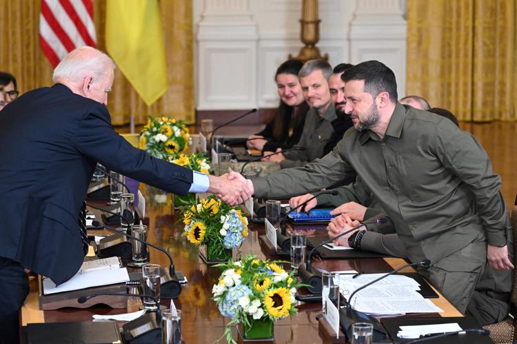 Il presidente ucraino Volodymyr Zelensky alla Casa Bianca
