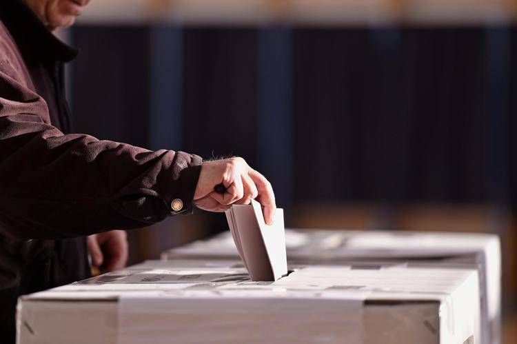 A Monza falso omicidio confessato sulla scheda elettorale, responsabile rintracciato e indagato - 123RF