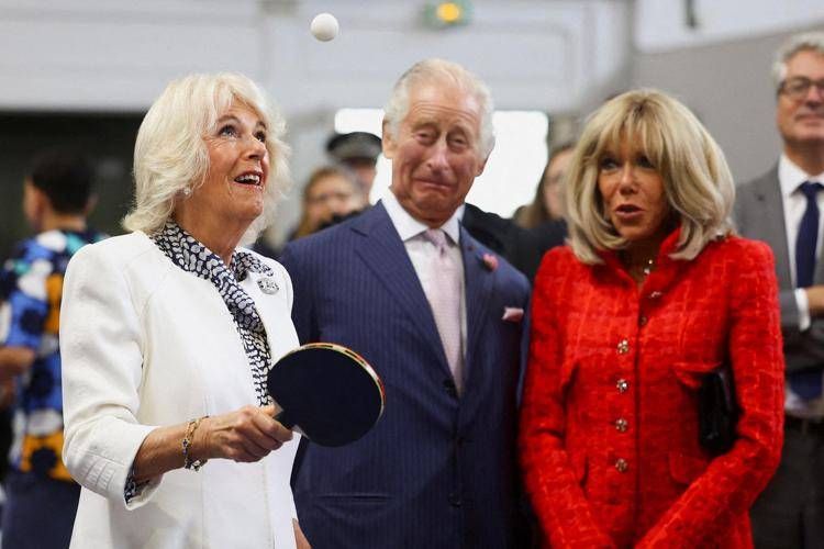 La regina Camilla, re Carlo III e Brigitte Macron - Afp