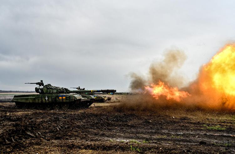Tank di Kiev bucano linee russe a Zaporizhzhia - Ascolta