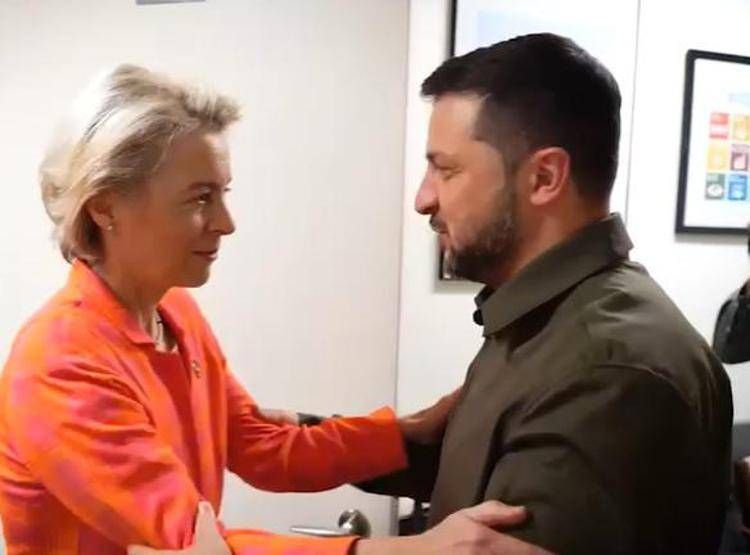 Urusula von der Leyen e Volodymyr Zelensky