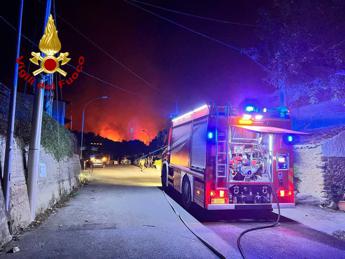 Fires in Sicily, Palermo and the entire province in the grip of fire – Video