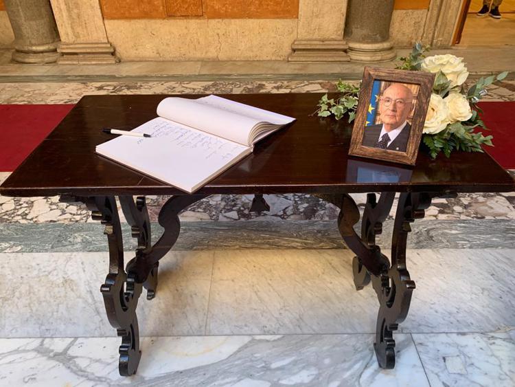 Il registro alla camera ardente di Giorgio Napolitano