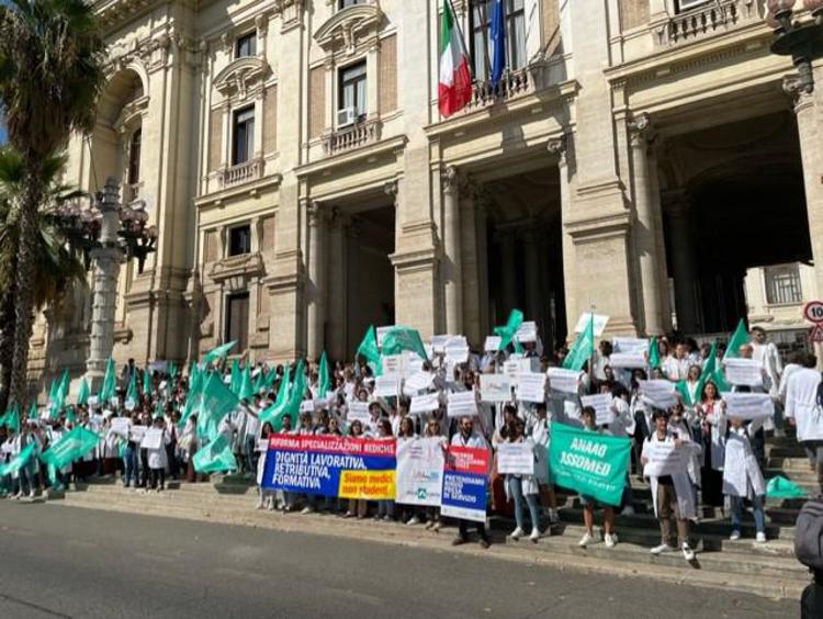La protesta degli specializzandi a Roma 