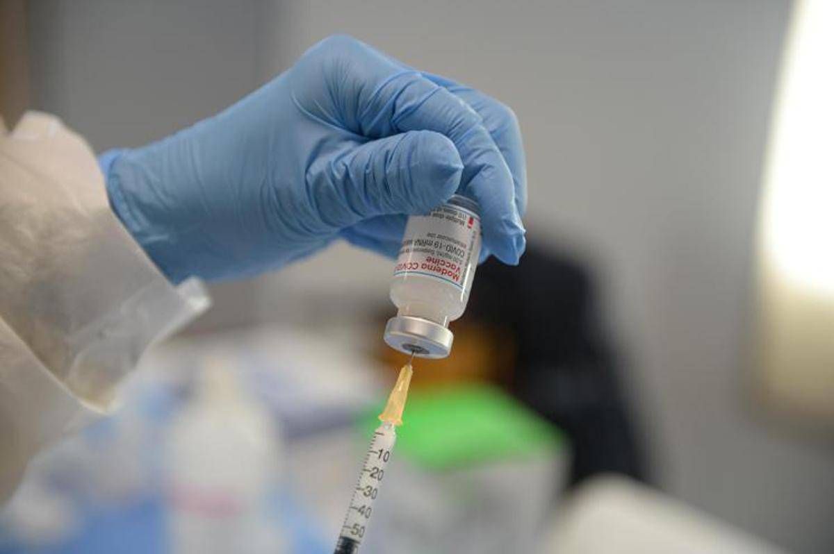 Vaccini, esperti a un confronto aperto con Moderna