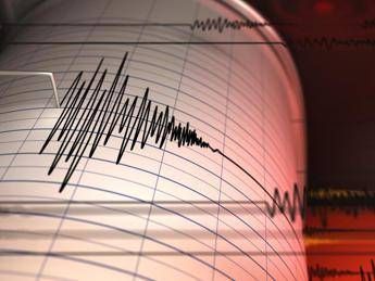 Terremoto ai Campi Flegrei nella notte, scossa magnitudo 4.2 e sciame sismico