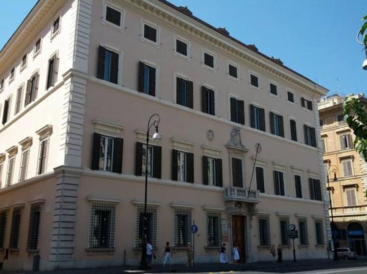 Fake news sulla chiusura del centro per la salute della donna di Palazzo Baleani a Roma