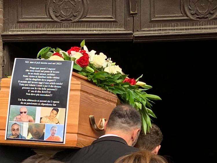 Brandizzo, oggi i funerali di 3 dei 5 operai morti nell'incidente ferroviario