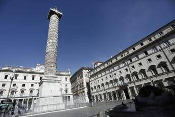Meloni ‘removes’ the barriers, Piazza Colonna reopens to the public
