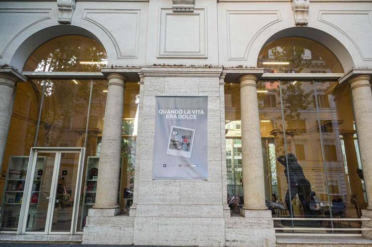 A Palazzo Merulana, nella sede della Fondazione Elena e Claudio Cerasi, la mostra 'Quando la vita era dolce. Roma: miseria, bellezza e coraggio'