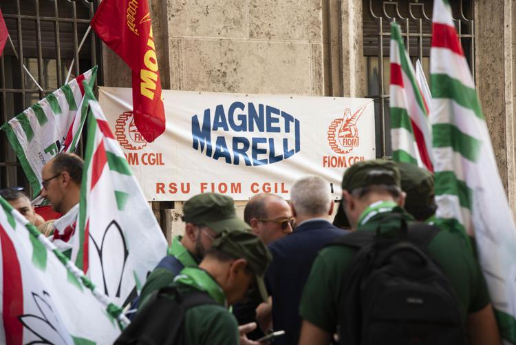 Roma, manifestazione  operai Magneti Marelli (Fotogramma)