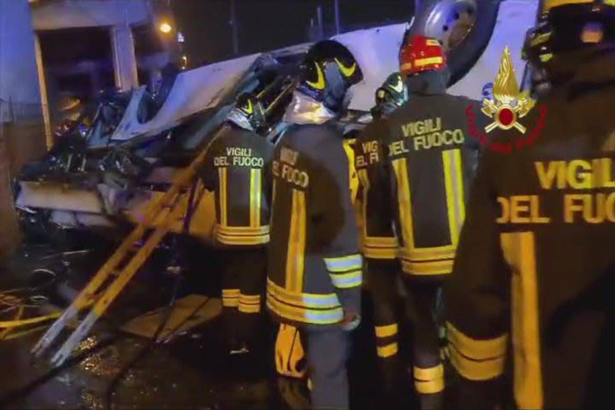 Incidente pullman Mestre, intervento dei vigili del fuoco – Video