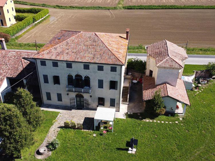 Nella foto Villa Bonomi a Villafranca Padovana, conosciuta come Villa “Ca’ Dura”