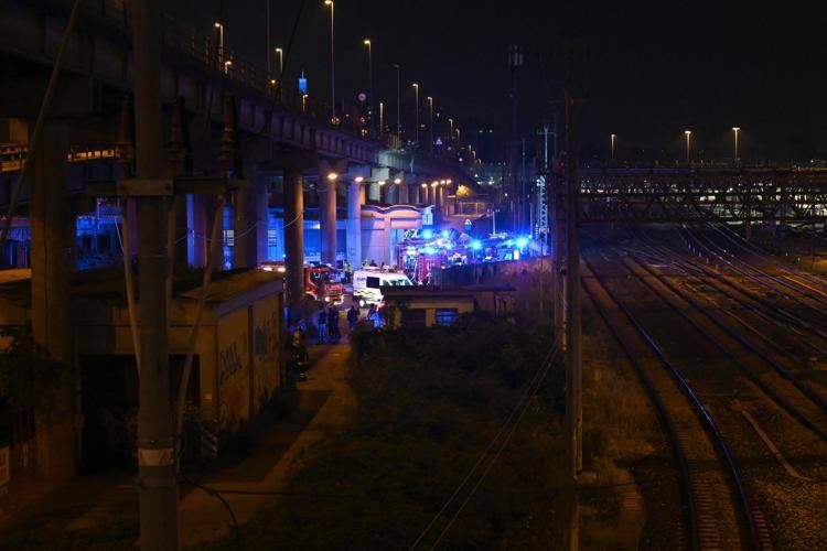 Il pullman precipitato (Afp)