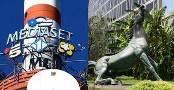Mediaset anticipa la partenza dei programmi di prime time, la Rai per ora no