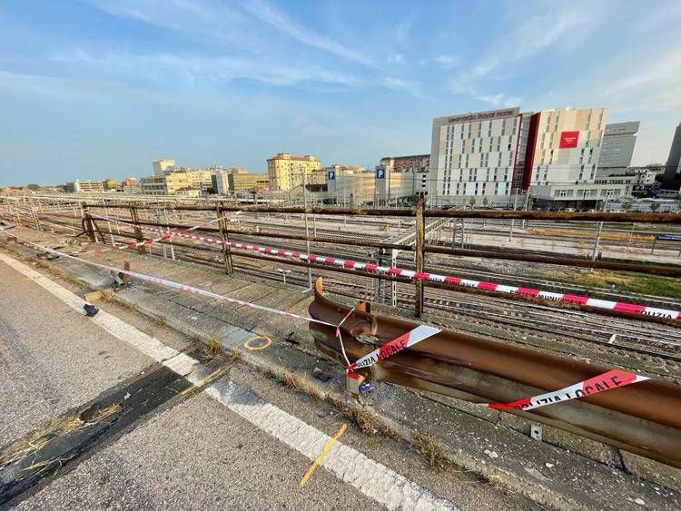 Guardrail rotto, incidente di Mestre - (Adnkronos)