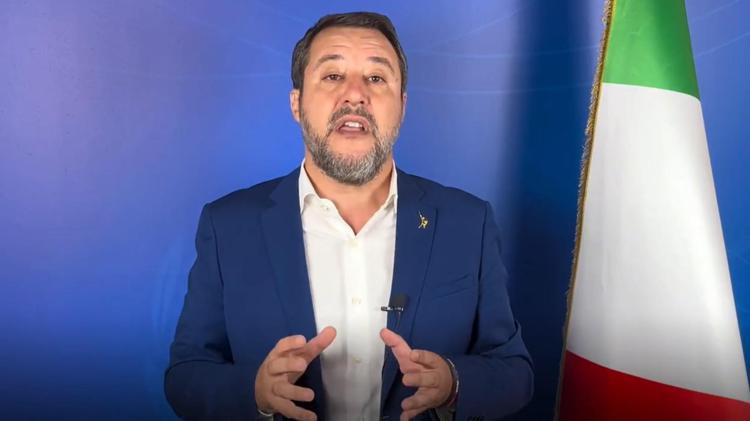 Matteo Salvini nel video postato sui social