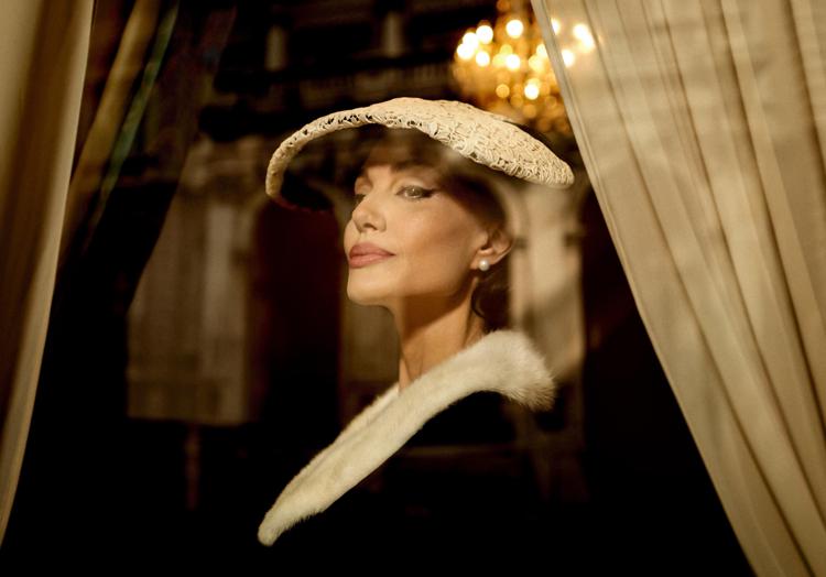 Angelina Jolie è Maria Callas, svelate prime immagini film di Pablo Larrain
