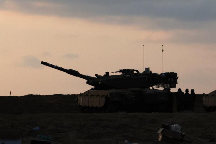 Un tank israeliano - (Afp)