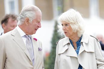 Charles III, if Camilla wears trousers at home: what happens to the royal couple