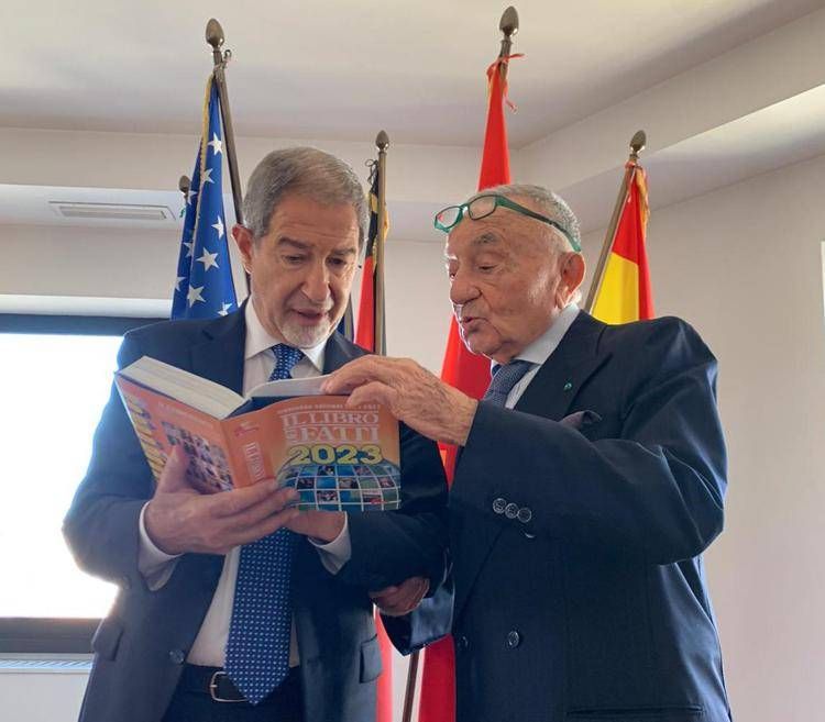 Il ministro Nello Musumeci e Giuseppe Marra - (Adnkronos)