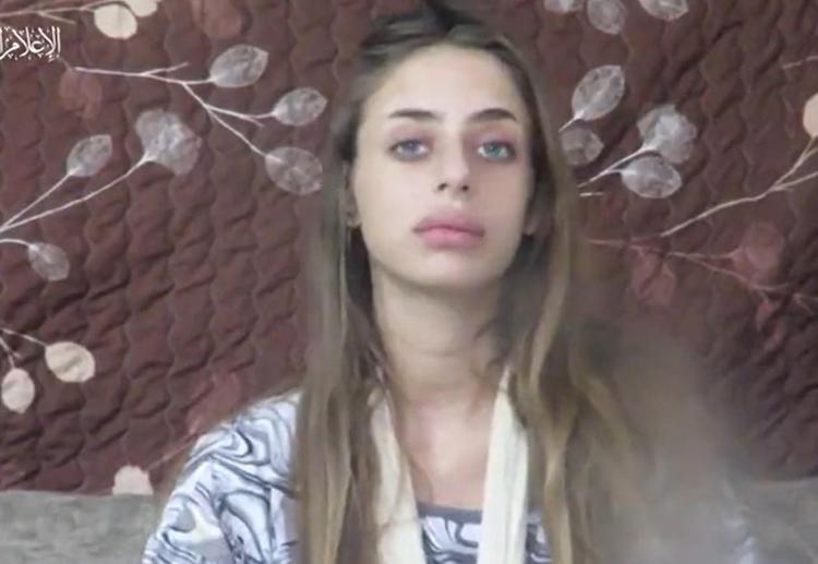 La 21enne israeliana Mia, ostaggio di Hamas a Gaza, nel videomessaggio diffuso dai terroristi