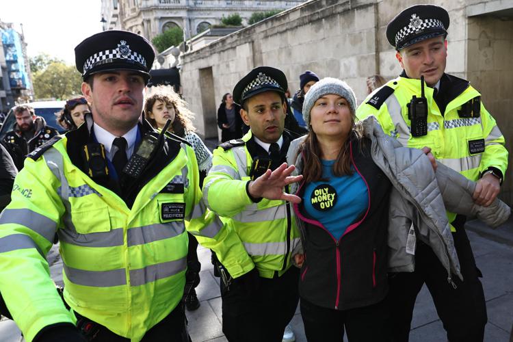Greta Thunberg  durante l'arresto - Afp