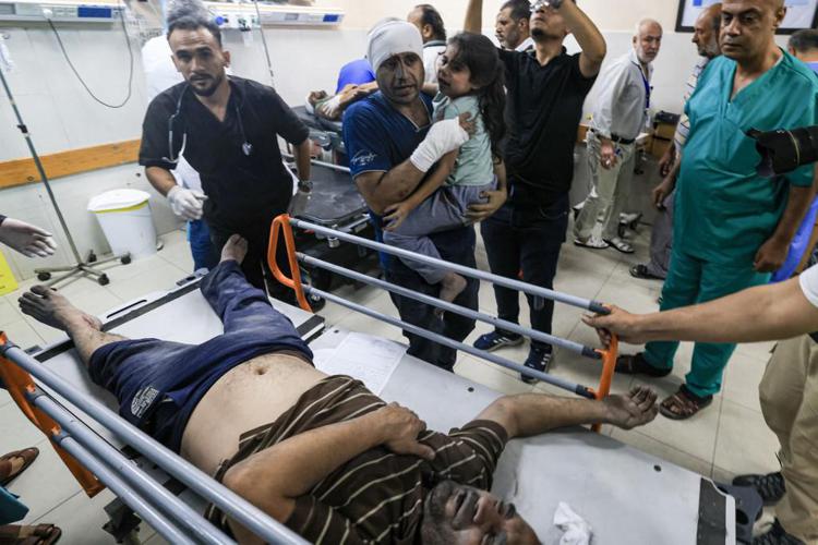 Un ferito dopo l'attacco all'ospedale di Gaza - Afp
