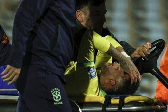 Neymar, knee injury and operation: long stop