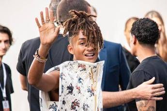 Tattoos and gems on the teeth are the new trend: here’s what the experts say
